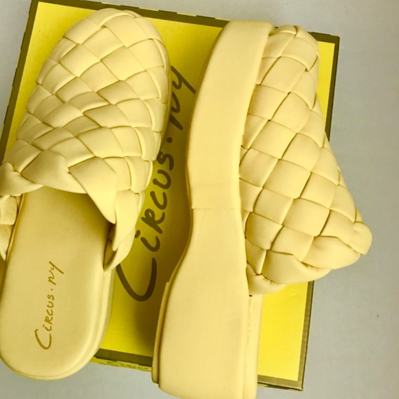 CIRCUS by Sam Edelman Julieta Yellow Clogs Size US 8 Pineapple Weave - Picture 2 of 9